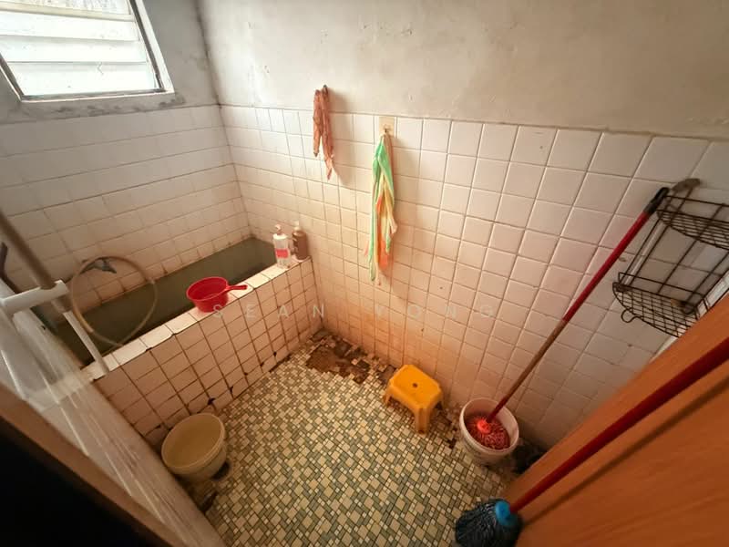 Rumah Teres 1 Tingkat untuk Dijual di Desa Jaya Kepong (Kepong) - Sean Yong - Bathroom - PropertyGuru.com.my