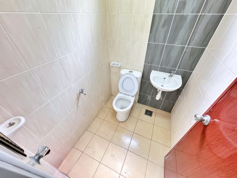 Rumah Teres untuk Dijual di Nilai (Negeri Sembilan) - Herman Sazwan Nor Rahim - Bathroom - PropertyGuru.com.my