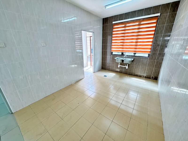 Rumah Teres untuk Dijual di Nilai (Negeri Sembilan) - Herman Sazwan Nor Rahim - Kitchen - PropertyGuru.com.my