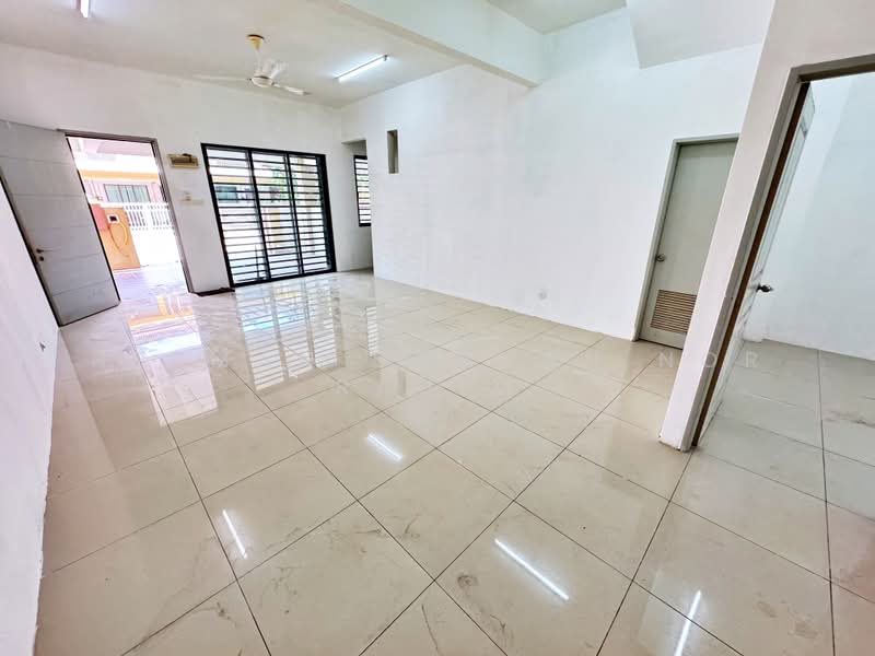 Rumah Teres untuk Dijual di Nilai (Negeri Sembilan) - Herman Sazwan Nor Rahim - Living Room - PropertyGuru.com.my