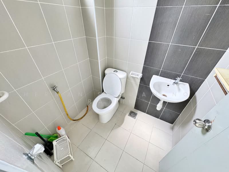 Rumah Teres untuk Dijual di Nilai (Negeri Sembilan) - Herman Sazwan Nor Rahim - Bathroom - PropertyGuru.com.my