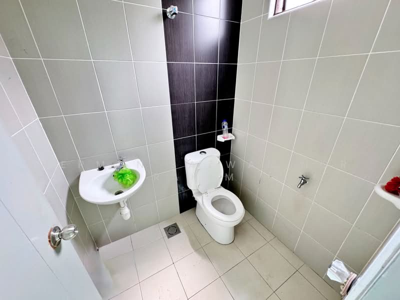Rumah Teres untuk Dijual di Nilai (Negeri Sembilan) - Herman Sazwan Nor Rahim - Bathroom - PropertyGuru.com.my