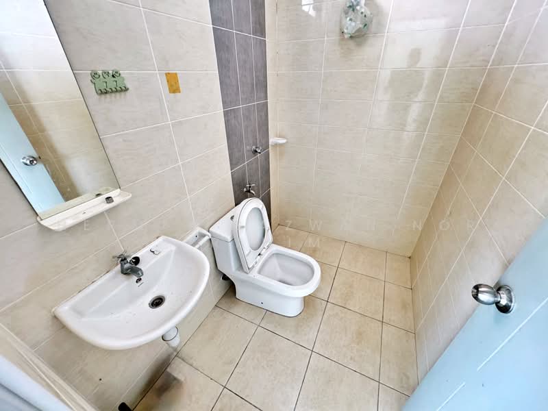 Rumah Teres untuk Dijual di Nilai (Negeri Sembilan) - Herman Sazwan Nor Rahim - Bathroom - PropertyGuru.com.my