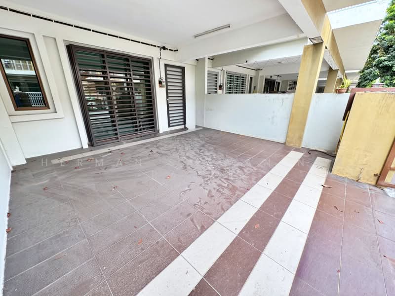 Rumah Teres untuk Dijual di Nilai (Negeri Sembilan) - Herman Sazwan Nor Rahim - Porch - PropertyGuru.com.my