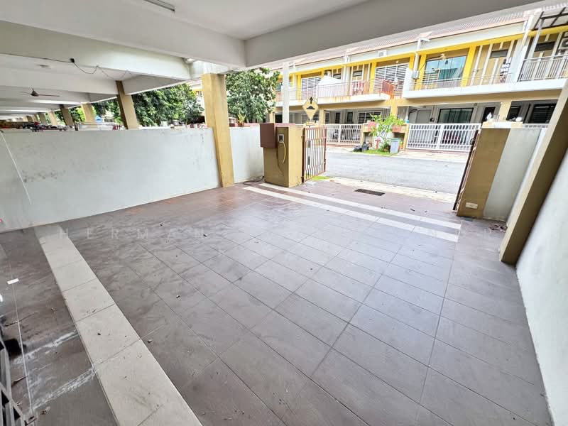 Rumah Teres untuk Dijual di Nilai (Negeri Sembilan) - Herman Sazwan Nor Rahim - Porch - PropertyGuru.com.my