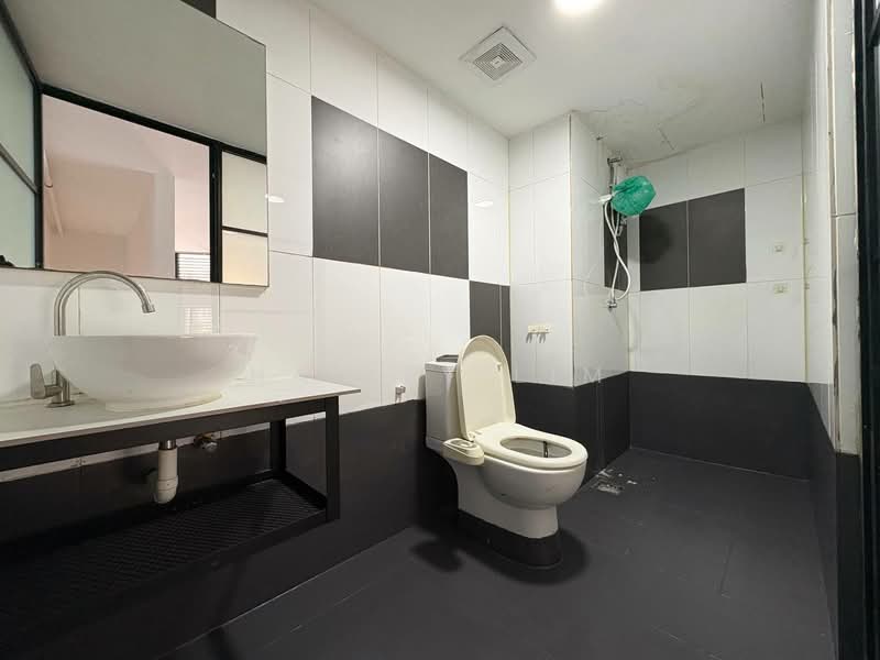 Service Residence for Rent at SOHO @ Empire City - Hailey Lim - Bathroom - PropertyGuru.com.my