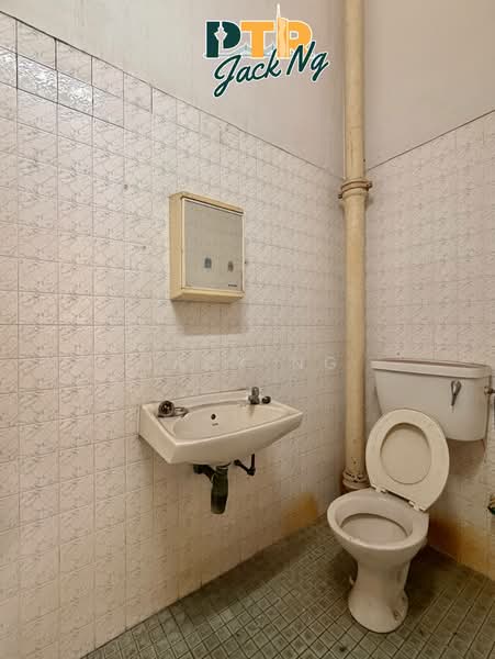 Rumah Teres 1 Tingkat untuk Dijual di Taman Inderawasih (Perai) - Jack Ng - Bathroom - PropertyGuru.com.my