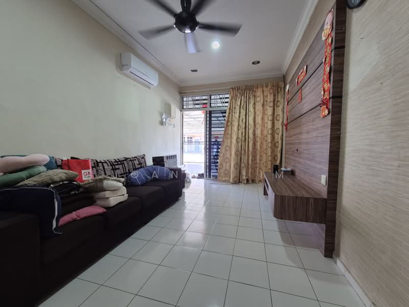 Rumah Teres 1 Tingkat untuk Dijual di Taman Angkasa Nuri (Durian Tunggal) - Joanne Lim - Living Room - PropertyGuru.com.my