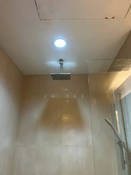 Servis Apartment untuk Disewa di Cliveden @ Plaza Damas 3 - JH Tee - Bathroom - PropertyGuru.com.my