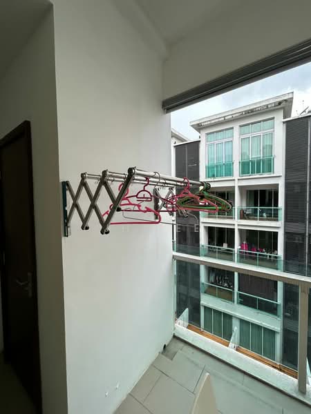 Servis Apartment untuk Disewa di Cliveden @ Plaza Damas 3 - JH Tee - Balcony - PropertyGuru.com.my