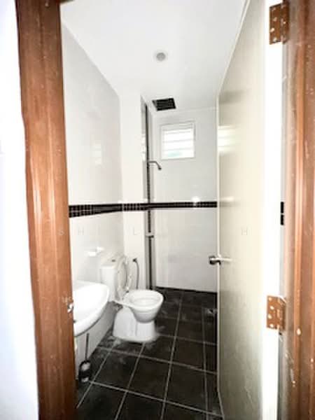 Rumah Teres 3-Tingkat untuk Dijual di Pantai Jerejak (Bayan Lepas) - Shirley Beh - Bathroom - PropertyGuru.com.my