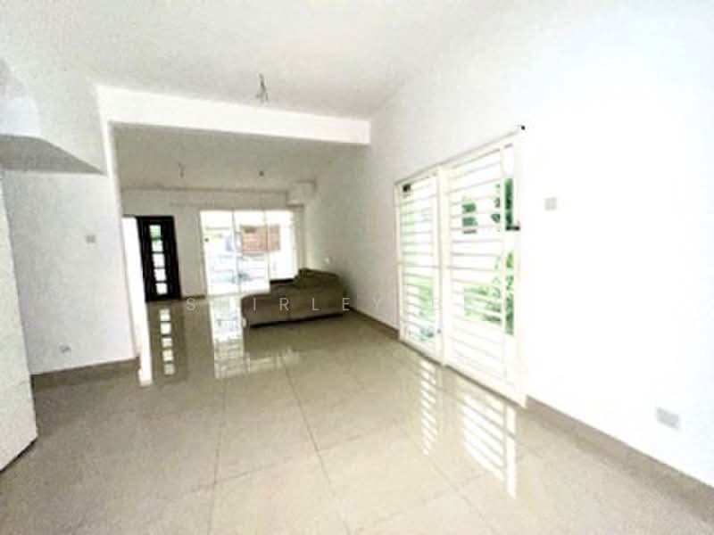 Rumah Teres 3-Tingkat untuk Dijual di Pantai Jerejak (Bayan Lepas) - Shirley Beh - Living Room - PropertyGuru.com.my