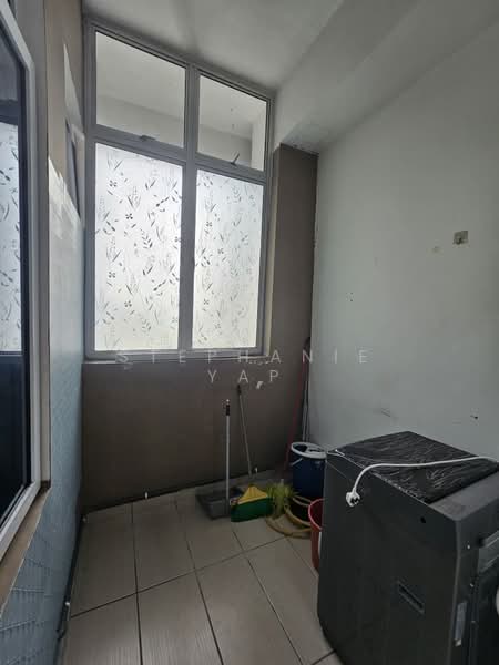 Servis Apartment untuk Disewa di THE SENAI GARDEN (PANGSAPURI IMPIAN SENAI) - Stephanie Yap - Balcony - PropertyGuru.com.my