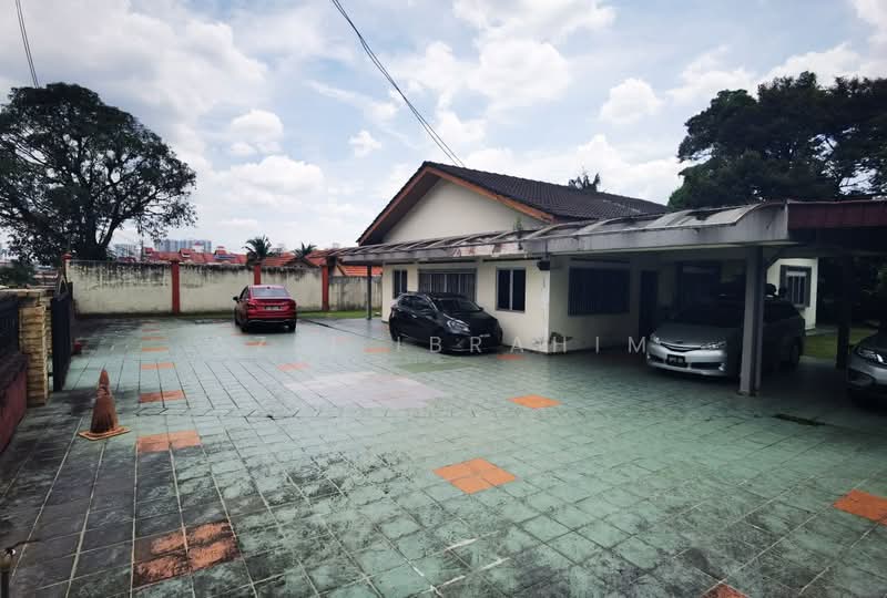 Rumah Banglo untuk Dijual di Sungai Besi (Kuala Lumpur) - Azli Ibrahim - Exterior - PropertyGuru.com.my