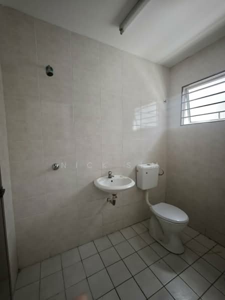 Rumah Teres untuk Disewa di Taman Jelok Impian (Kajang) - Nick Sim - Bathroom - PropertyGuru.com.my