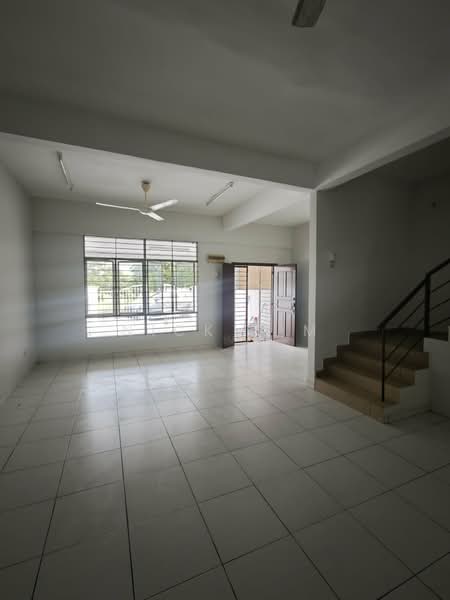 Rumah Teres untuk Disewa di Taman Jelok Impian (Kajang) - Nick Sim - Living Room - PropertyGuru.com.my