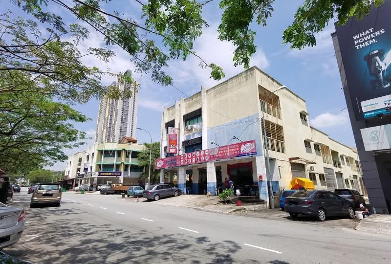 Kedai / Pejabat untuk Disewa di Bandar Putra Permai (Seri Kembangan) - Vernice Ng - Exterior - PropertyGuru.com.my