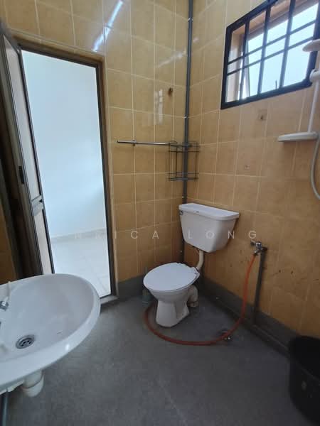 2-storey Terraced House for Sale in Taman Setia Indah (Tebrau) - Enrica Long - Bathroom - PropertyGuru.com.my