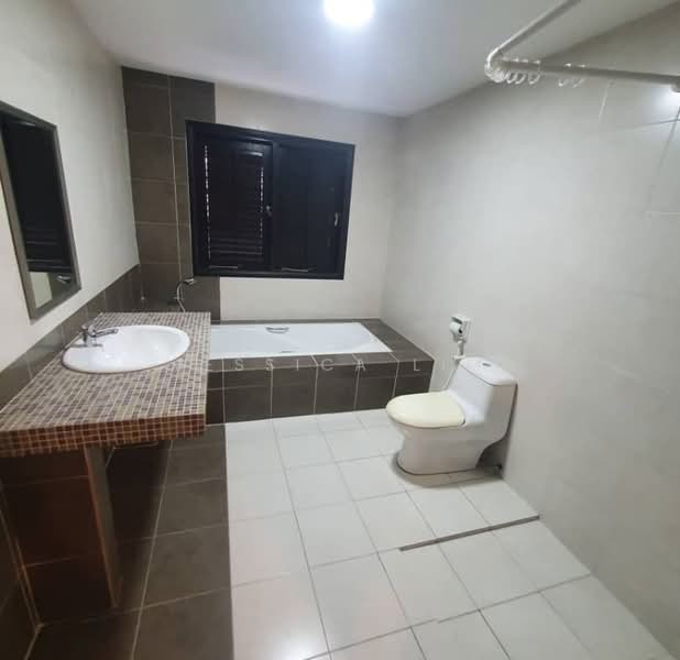 Kondominium untuk Dijual di Armanee Terrace - Jessica Lim - Bathroom - PropertyGuru.com.my