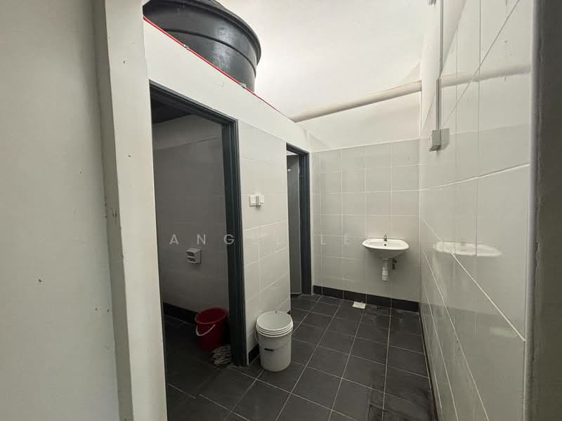 Terrace Factory for Rent in Taman Desa Cemerlang (Ulu Tiram) - Angel Lee - Bathroom - PropertyGuru.com.my