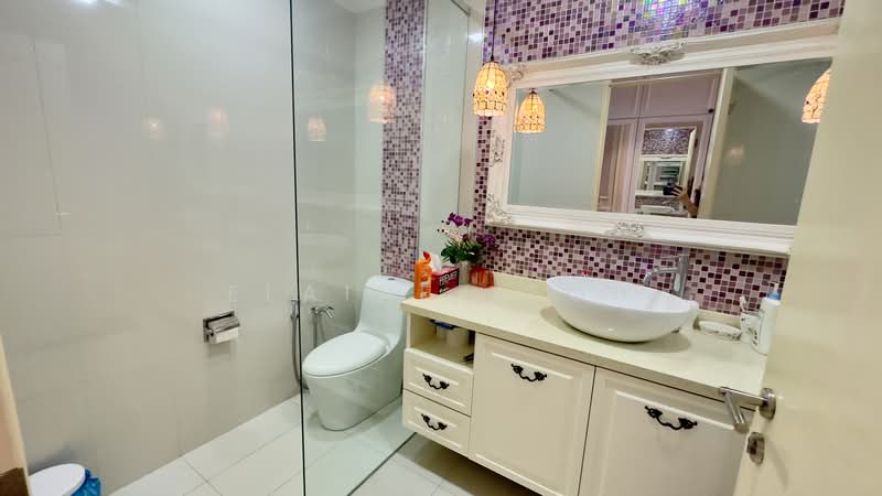 Kondominium untuk Disewa di 8 Gurney (The Shore Condominium) - Elaine Yeoh - Bathroom - PropertyGuru.com.my