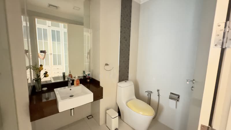 Kondominium untuk Disewa di 8 Gurney (The Shore Condominium) - Elaine Yeoh - Bathroom - PropertyGuru.com.my
