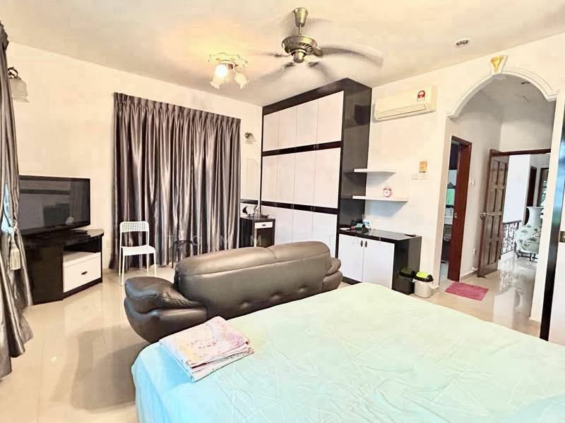 Rumah Banglo untuk Dijual di Taman Kolam Air (Johor Bahru) - Tommy Tai - Bedroom - PropertyGuru.com.my