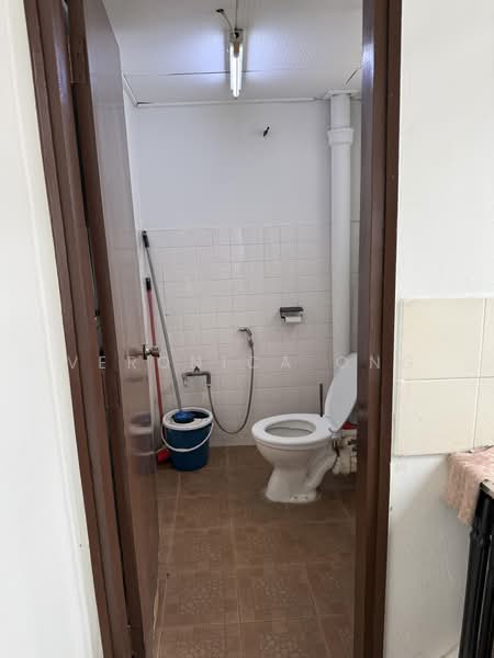 Kedai / Pejabat untuk Disewa di Seksyen 22, Damansara Jaya (Petaling Jaya) - Veronica Ong - Bathroom - PropertyGuru.com.my