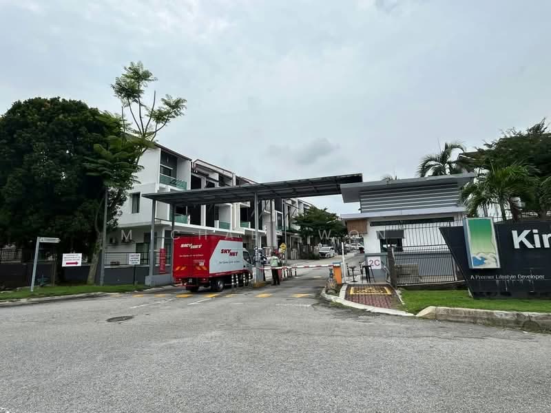 3-storey Terraced House for Sale in Puchong (Selangor) - Michael Wong - Exterior - PropertyGuru.com.my