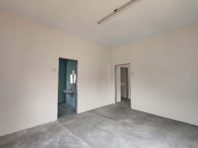 Semi-Detached House for Sale in Taman Mesra (Klang) - CL Chew - Bathroom - PropertyGuru.com.my