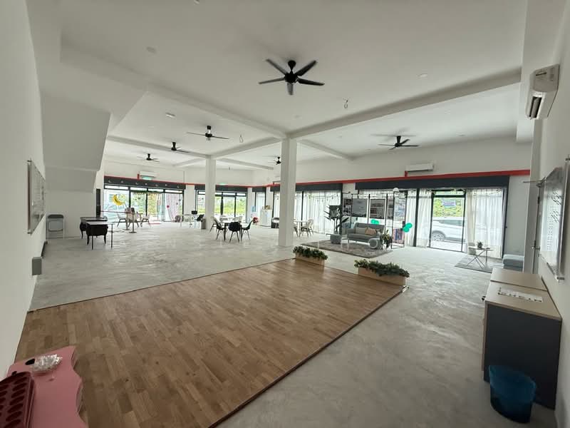 Shop / Office for Rent in Bandar Seri Botani (Simpang Pulai) - Ainsley Thong - Living Room - PropertyGuru.com.my