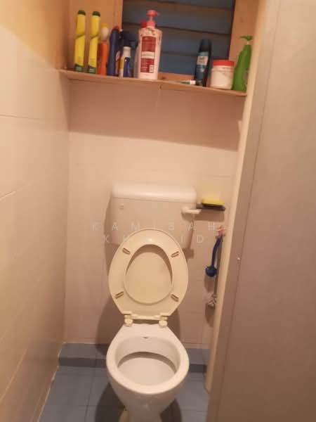 Rumah Flat untuk Dijual di Rumah Pangsa Kayu Ara - Kamisah Khalid - Bathroom - PropertyGuru.com.my