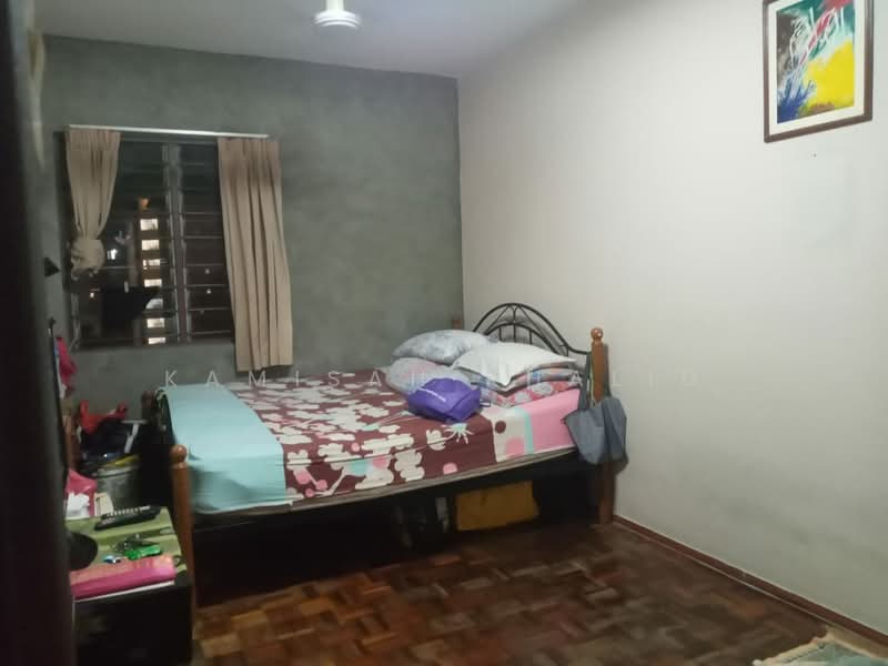 Rumah Flat untuk Dijual di Rumah Pangsa Kayu Ara - Kamisah Khalid - Bedroom - PropertyGuru.com.my