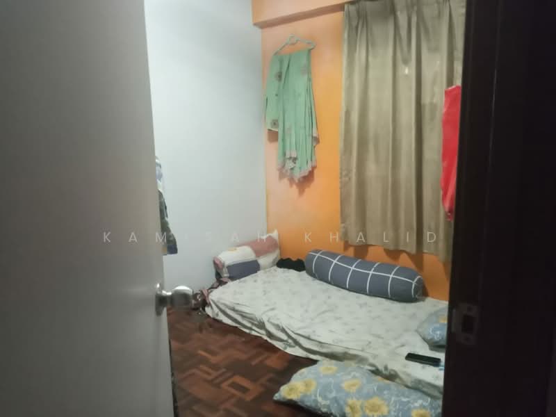Rumah Flat untuk Dijual di Rumah Pangsa Kayu Ara - Kamisah Khalid - Bedroom - PropertyGuru.com.my
