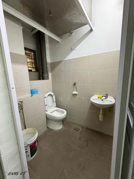 Kedai / Pejabat untuk Disewa di Klang (Selangor) - Elaine Tan - Bathroom - PropertyGuru.com.my