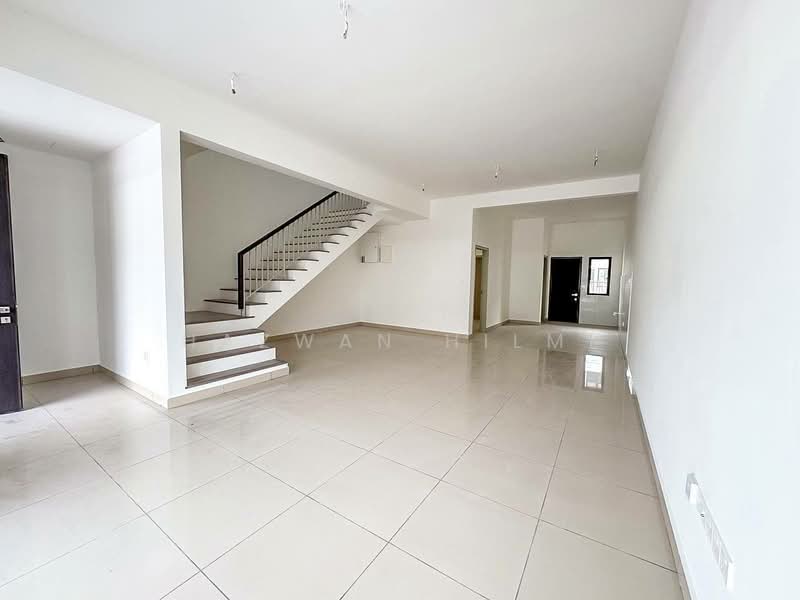 2-storey Terraced House for Sale in Bandar Bukit Raja (Klang) - Hazwan Hilmi - Living Room - PropertyGuru.com.my