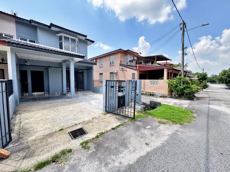 Rumah Teres 2 Tingkat untuk Dijual di Taman Dahlia (Sepang) - Herman Sazwan Nor Rahim - Exterior - PropertyGuru.com.my