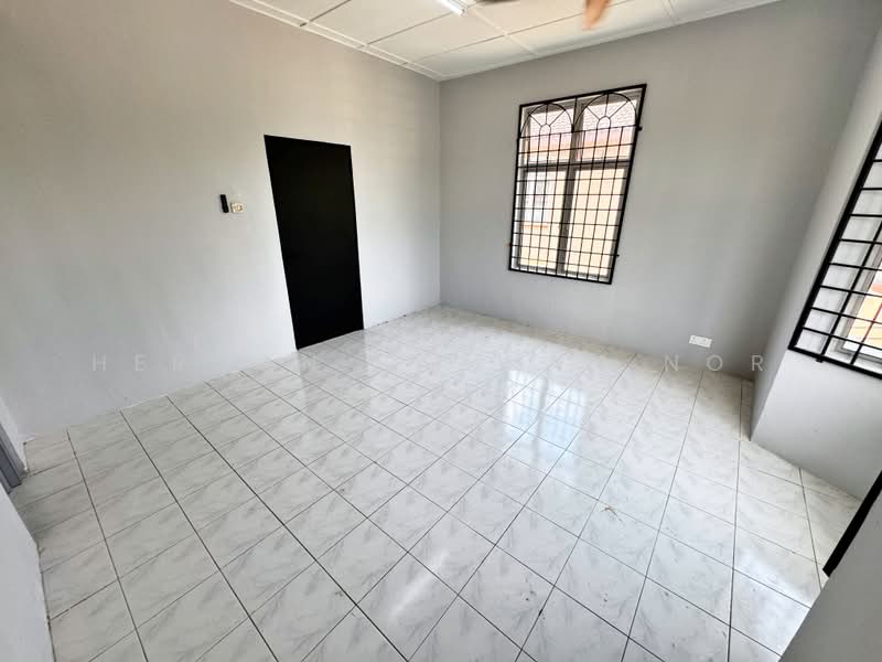 Rumah Teres 2 Tingkat untuk Dijual di Taman Dahlia (Sepang) - Herman Sazwan Nor Rahim - Bedroom - PropertyGuru.com.my
