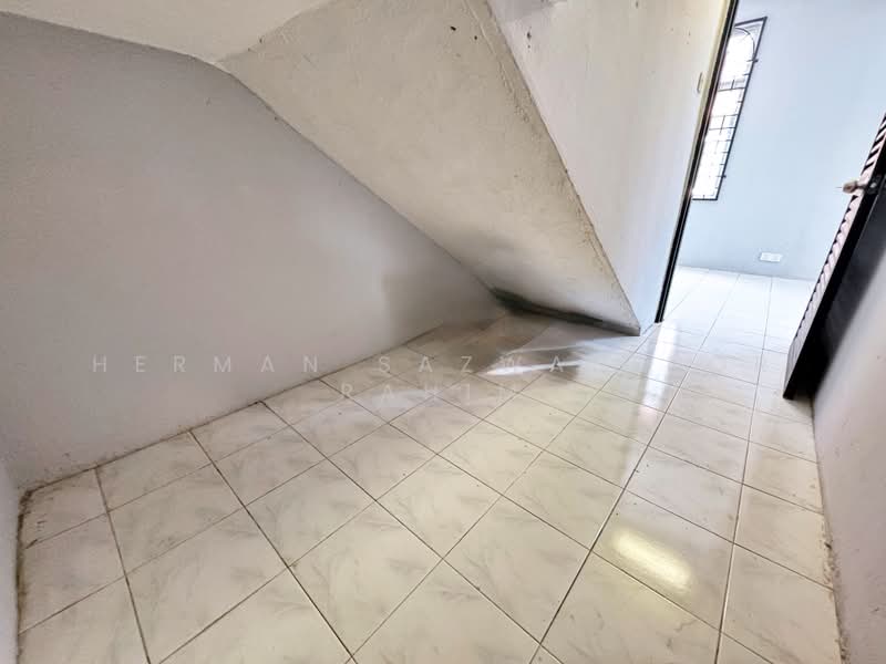 Rumah Teres 2 Tingkat untuk Dijual di Taman Dahlia (Sepang) - Herman Sazwan Nor Rahim - Store - PropertyGuru.com.my