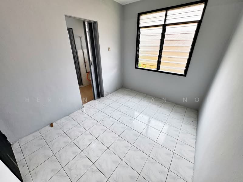 Rumah Teres 2 Tingkat untuk Dijual di Taman Dahlia (Sepang) - Herman Sazwan Nor Rahim - Bedroom - PropertyGuru.com.my