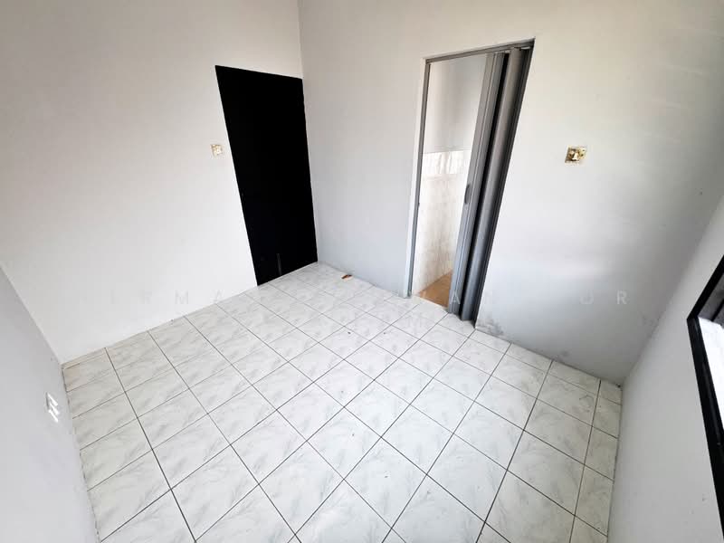 Rumah Teres 2 Tingkat untuk Dijual di Taman Dahlia (Sepang) - Herman Sazwan Nor Rahim - Bedroom - PropertyGuru.com.my