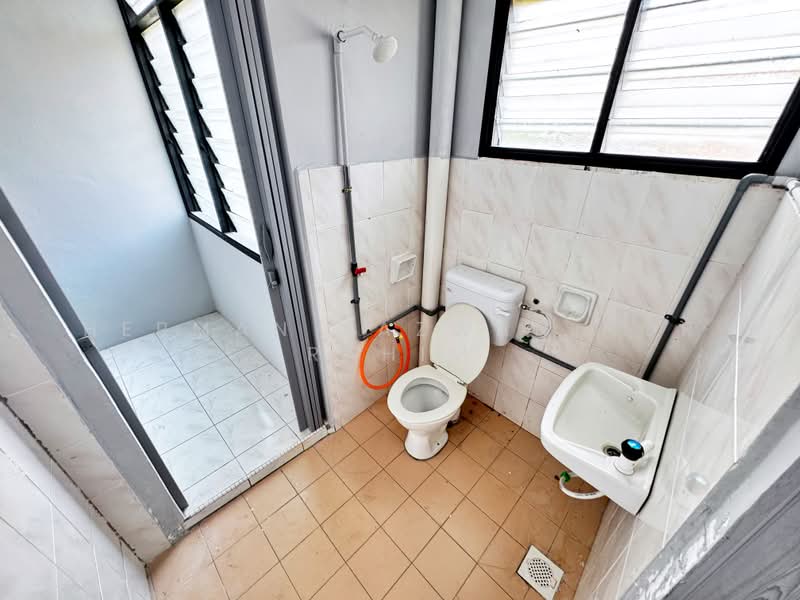 Rumah Teres 2 Tingkat untuk Dijual di Taman Dahlia (Sepang) - Herman Sazwan Nor Rahim - Bathroom - PropertyGuru.com.my