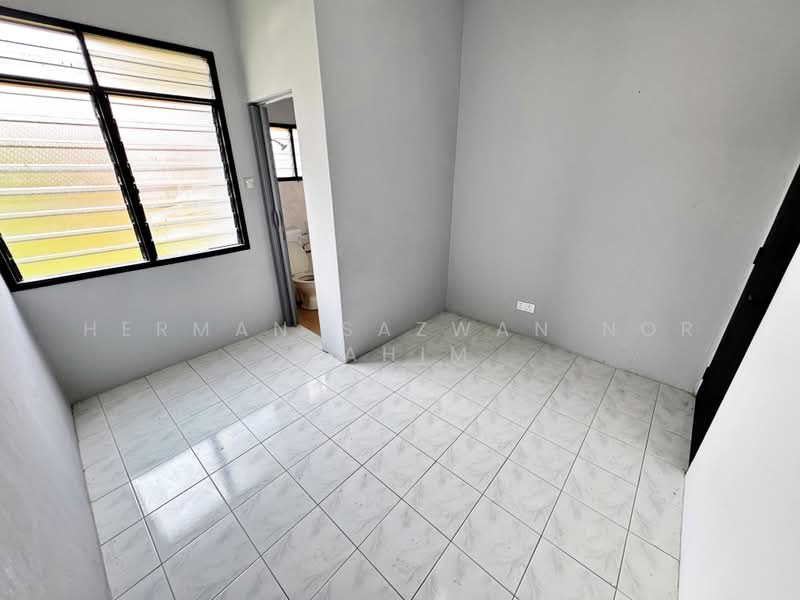 Rumah Teres 2 Tingkat untuk Dijual di Taman Dahlia (Sepang) - Herman Sazwan Nor Rahim - Bedroom - PropertyGuru.com.my