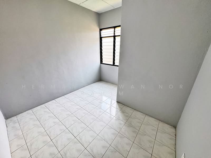 Rumah Teres 2 Tingkat untuk Dijual di Taman Dahlia (Sepang) - Herman Sazwan Nor Rahim - Bedroom - PropertyGuru.com.my