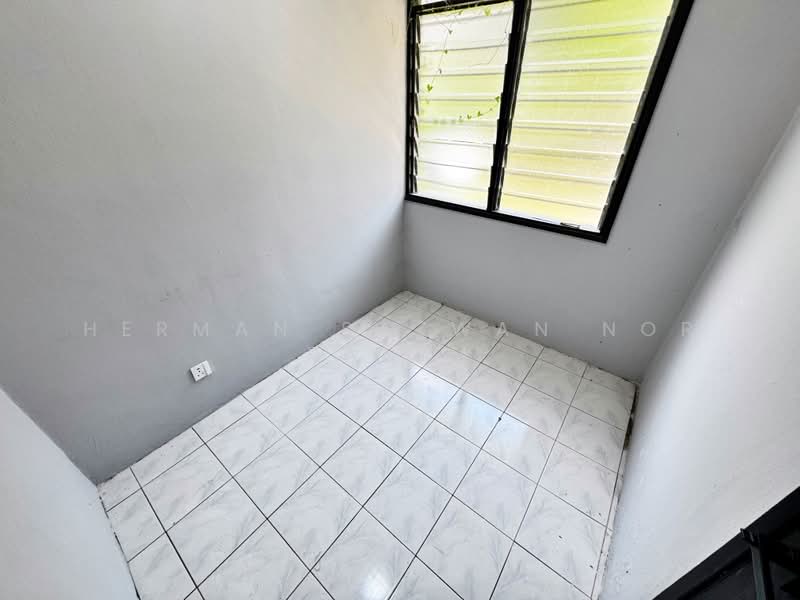 Rumah Teres 2 Tingkat untuk Dijual di Taman Dahlia (Sepang) - Herman Sazwan Nor Rahim - Bedroom - PropertyGuru.com.my
