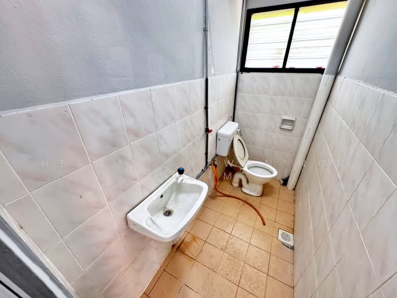 Rumah Teres 2 Tingkat untuk Dijual di Taman Dahlia (Sepang) - Herman Sazwan Nor Rahim - Bathroom - PropertyGuru.com.my