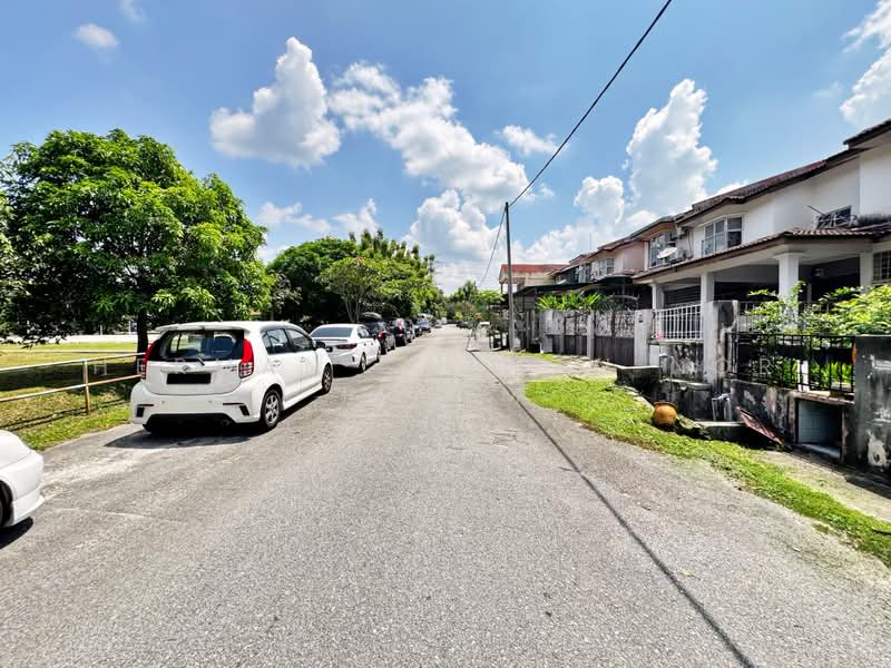 Rumah Teres 2 Tingkat untuk Dijual di Taman Dahlia (Sepang) - Herman Sazwan Nor Rahim - Exterior - PropertyGuru.com.my