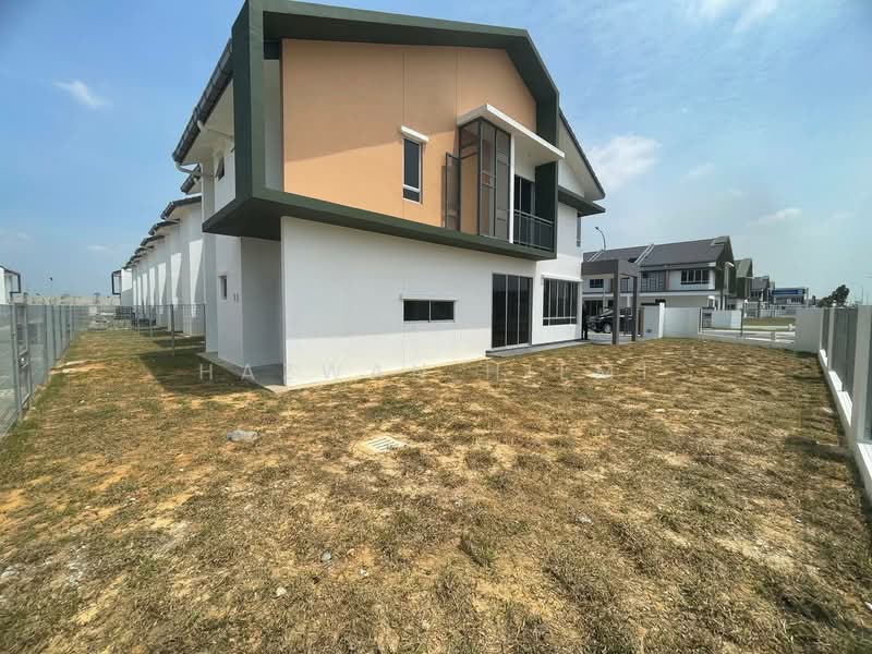 2-storey Terraced House for Sale in Bandar Bukit Tinggi (Klang) - Hazwan Hilmi - Exterior - PropertyGuru.com.my