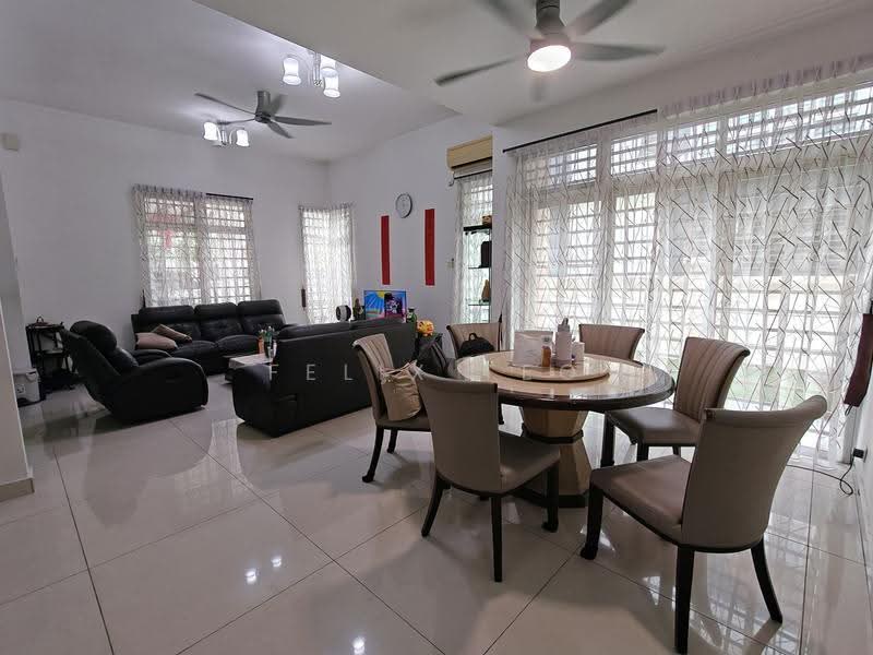 Rumah Kluster untuk Dijual di Taman Kempas Indah (Tebrau) - Felix Teo - Living Room - PropertyGuru.com.my