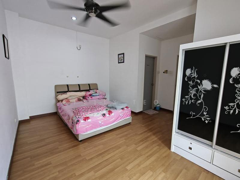 Rumah Kluster untuk Dijual di Taman Kempas Indah (Tebrau) - Felix Teo - Bedroom - PropertyGuru.com.my
